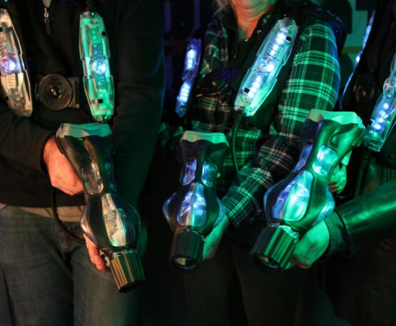 pexels-lasertagequipment-3869084-555x458